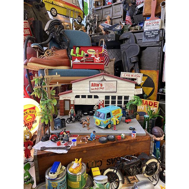 Jada　スクービー・ドゥ　ミステリーマシーン　ダイキャストミニカー　1/24スケール　（スクービーとシャギーのフィギュア付き） |  | 09