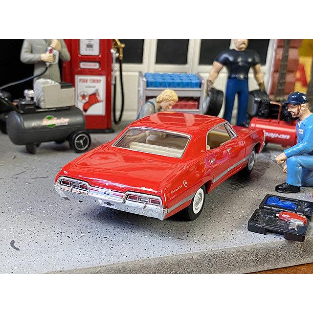 1967年シボレー・インパラのダイキャストミニカー 1/43スケール