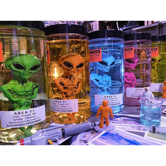 m*5様 【韓国限定】 スペース ジルンエイリアン エリア51 エイリアンのホルマリン漬け （グリーンエイリアン/イエロー