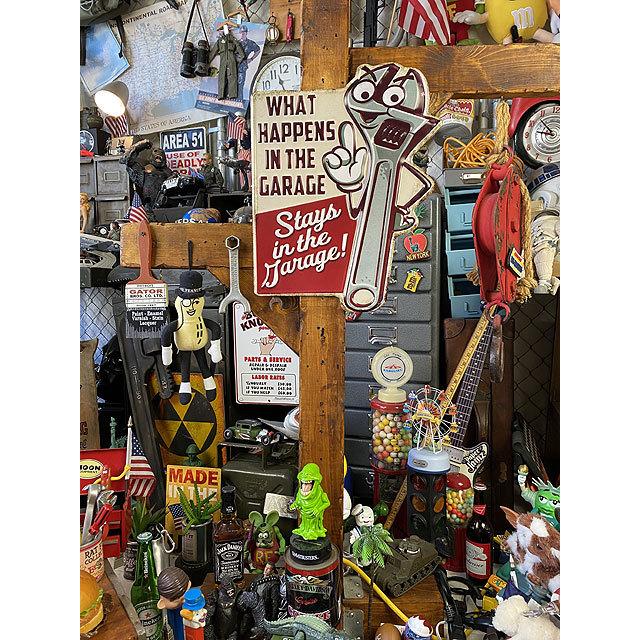 モンキーレンチマン　エンボス　ティンサイン ■ アメリカン雑貨 アメリカ雑貨 |  | 03