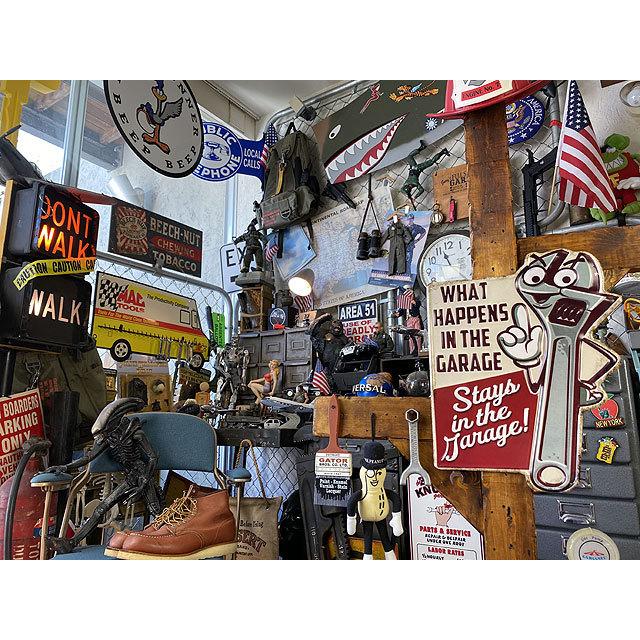 モンキーレンチマン　エンボス　ティンサイン ■ アメリカン雑貨 アメリカ雑貨 |  | 04