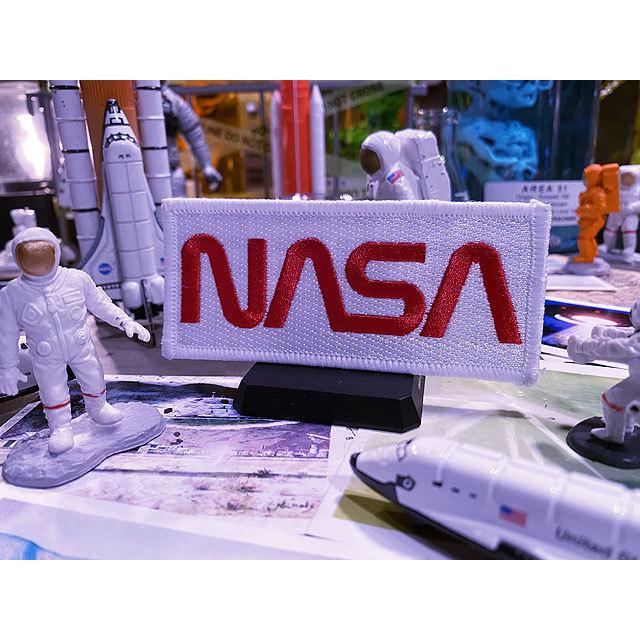 NASAワッペン　（ワームロゴ/ホワイト＆レッド）　■　アメリカン雑貨　アメリカ雑貨 | 