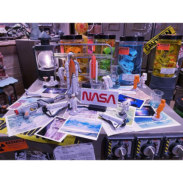 NASAワッペン　（ワームロゴ/ホワイト＆レッド）　■　アメリカン雑貨　アメリカ雑貨 |  | 01