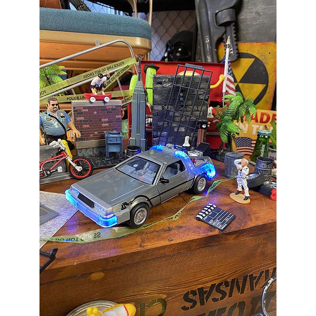 Jada　映画　バック・トゥ・ザ・フューチャー　パート2　空飛ぶデロリアン　ダイキャストミニカー　1/24スケール　（LEDライト搭載）　■ |  | 17