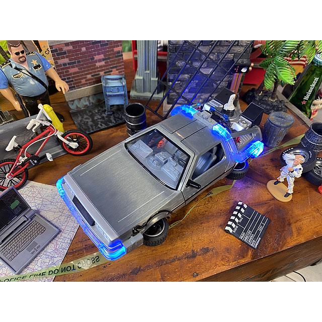 Jada　映画　バック・トゥ・ザ・フューチャー　パート2　空飛ぶデロリアン　ダイキャストミニカー　1/24スケール　（LEDライト搭載）　■ |  | 01