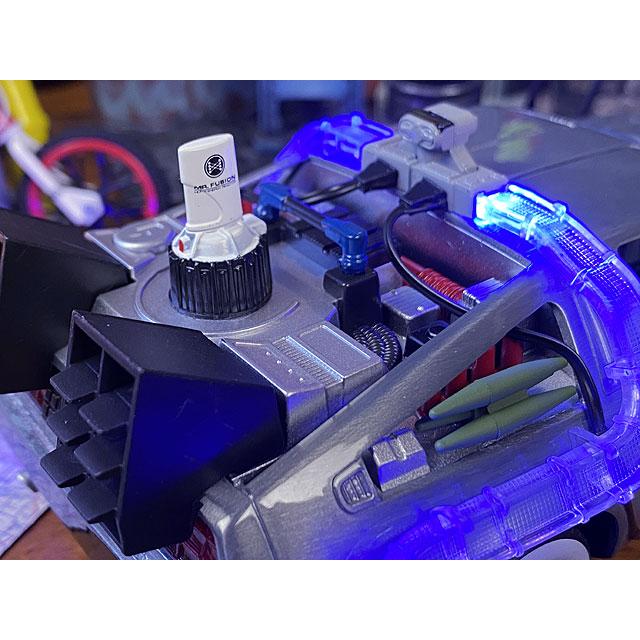 Jada　映画　バック・トゥ・ザ・フューチャー　パート3　光るデロリアン　ダイキャストミニカー　1/24スケール　（LEDライト搭載） |  | 12