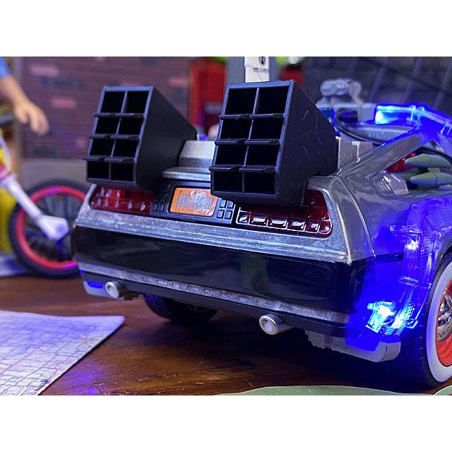 Jada　映画　バック・トゥ・ザ・フューチャー　パート3　光るデロリアン　ダイキャストミニカー　1/24スケール　（LEDライト搭載） |  | 13