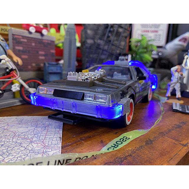 Jada　映画　バック・トゥ・ザ・フューチャー　パート3　光るデロリアン　ダイキャストミニカー　1/24スケール　（LEDライト搭載） |  | 02