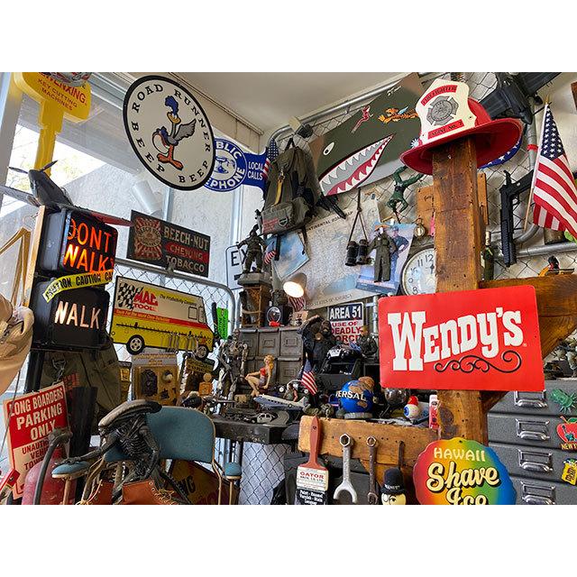 ウェンディーズ　エンボス　ティンサイン　（オールドロゴ/レッド）　■　アメリカン雑貨　アメリカ雑貨 爆買 |  | 02