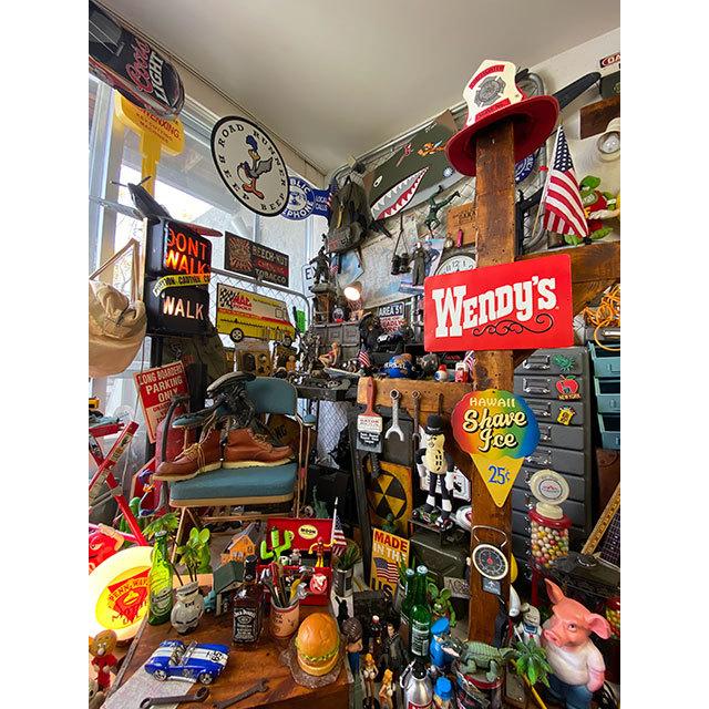 ウェンディーズ　エンボス　ティンサイン　（オールドロゴ/レッド）　■　アメリカン雑貨　アメリカ雑貨 爆買 |  | 03