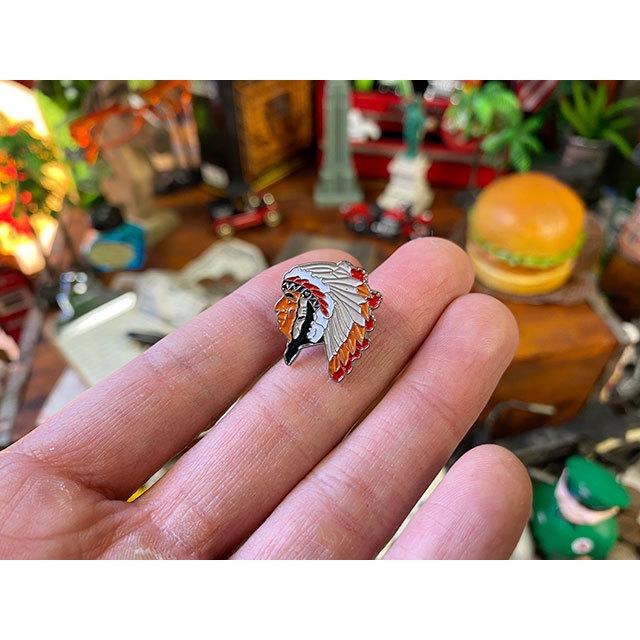 ウエスタンピンバッジ　（インディアンチーフ/オレンジ）　■ アメリカン雑貨 アメリカ雑貨 |  | 03