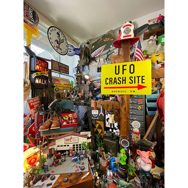 UFO墜落現場の案内看板」 アルミサインボード （リフレクター仕様