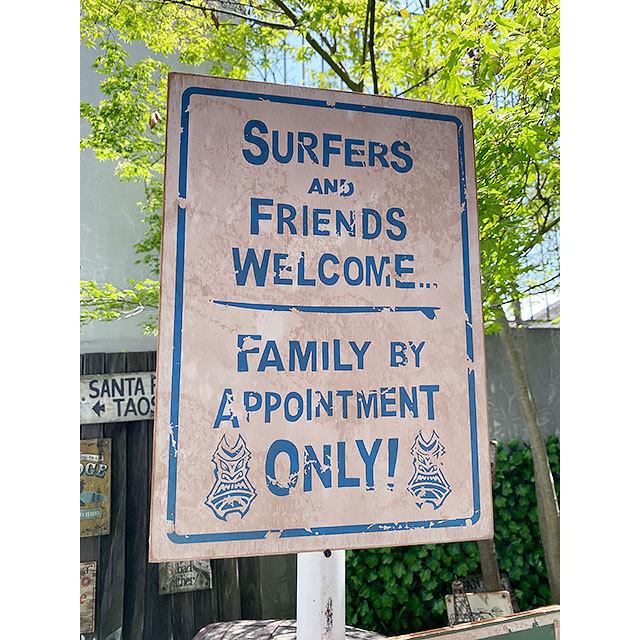 ハワイの道路標識　ウッドサイン　（サーファー＆友達は大歓迎）　■　アメリカン雑貨　アメリカ雑貨 | 