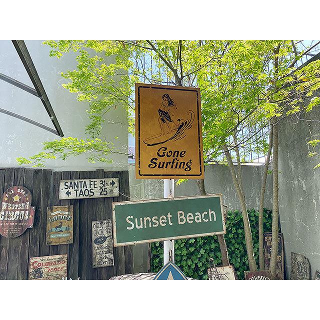 ハワイの道路標識　ウッドサイン　（サーフィンに出掛けてます/サーフガール）　■　アメリカン雑貨　アメリカ雑貨 |  | 05