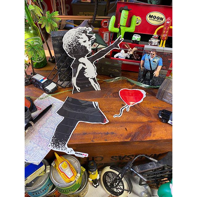 バンクシー ストリートアート オフィシャル ブラインド専用ステッカー