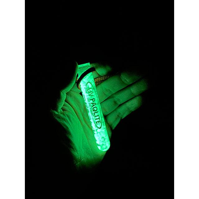 暗闇で光る！グロースティック 4インチ MADE IN U.S.A. GLOW STICKS Tooblite アウトドア 防水 耐久性 最大12時間発光　キャンプハック |  | 01