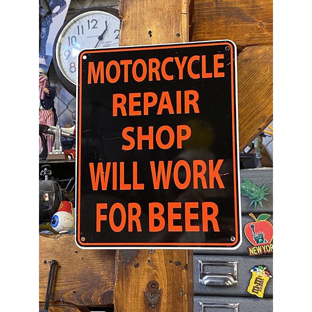 「ビールのためにバイクの修理屋さんやってます」　ミニジョーク看板 ■ アメリカン雑貨 アメリカ雑貨 | 