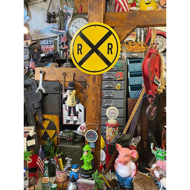 アメリカの踏切マーク　ラウンド型ブリキ看板 ■ アメリカン雑貨 アメリカ雑貨 |  | 01