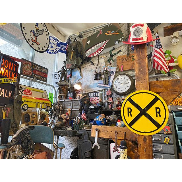 アメリカの踏切マーク　ラウンド型ブリキ看板 ■ アメリカン雑貨 アメリカ雑貨 |  | 02