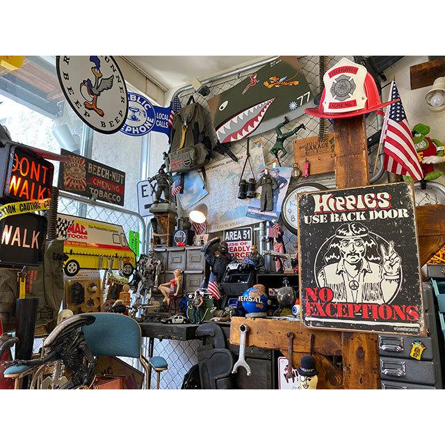 「ヒッピーは裏口を使ってね！例外はなし」　ブリキ看板 ■ アメリカン雑貨 アメリカ雑貨 |  | 02