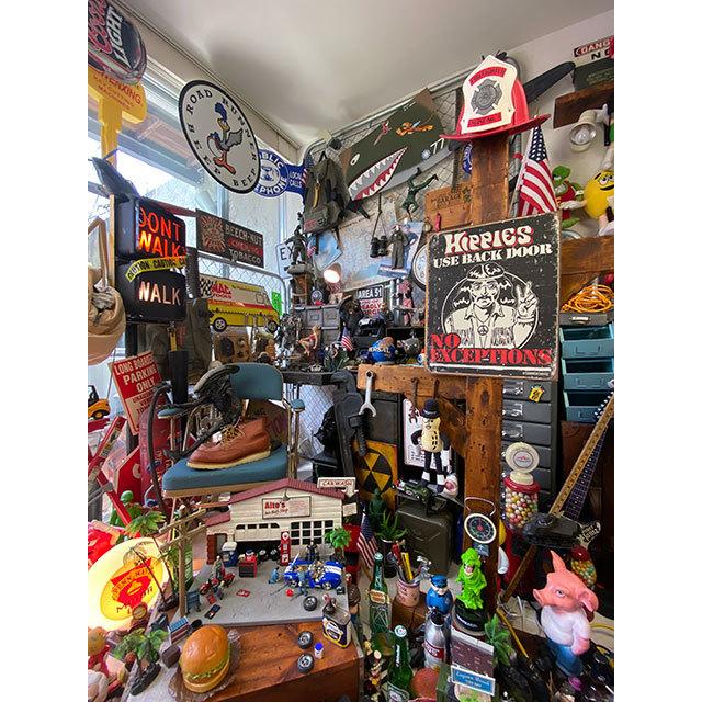 「ヒッピーは裏口を使ってね！例外はなし」　ブリキ看板 ■ アメリカン雑貨 アメリカ雑貨 |  | 03