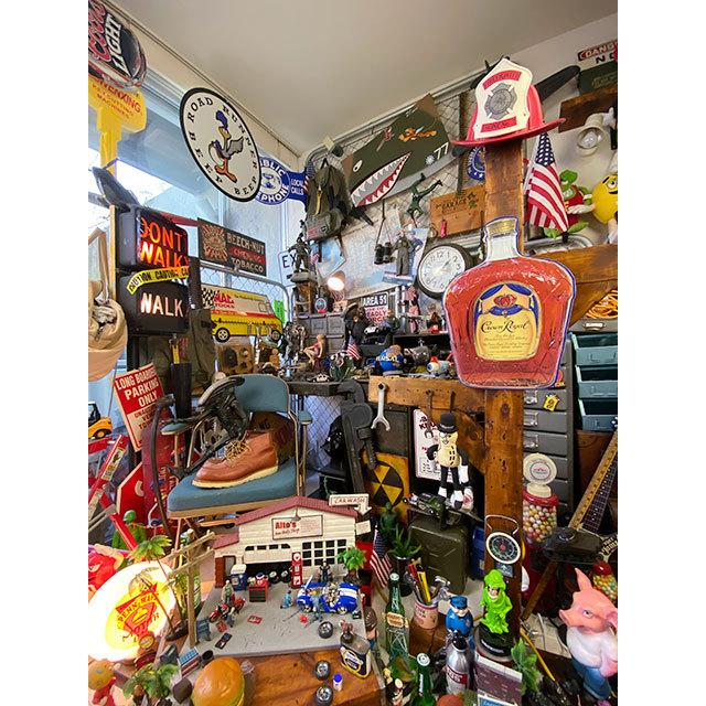 クラウンローヤル　ウイスキー　ブリキ看板　（ダイカット）　■　アメリカン雑貨　アメリカ雑貨 |  | 03