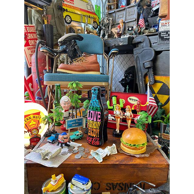 コカ・コーラ　コンツアーボトル・ブリキ缶バンク　（ラブ＆ピース）　■　アメリカン雑貨　アメリカ雑貨　貯金箱 | Coca Cola | 07