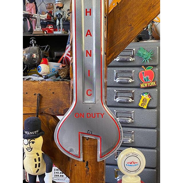 シボレー　巨大スパナレンチ型ブリキ看板　（メカニック整備中）　■　アメリカン雑貨　アメリカ雑貨 |  | 02