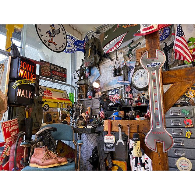 シボレー　巨大スパナレンチ型ブリキ看板　（メカニック整備中）　■　アメリカン雑貨　アメリカ雑貨 |  | 04