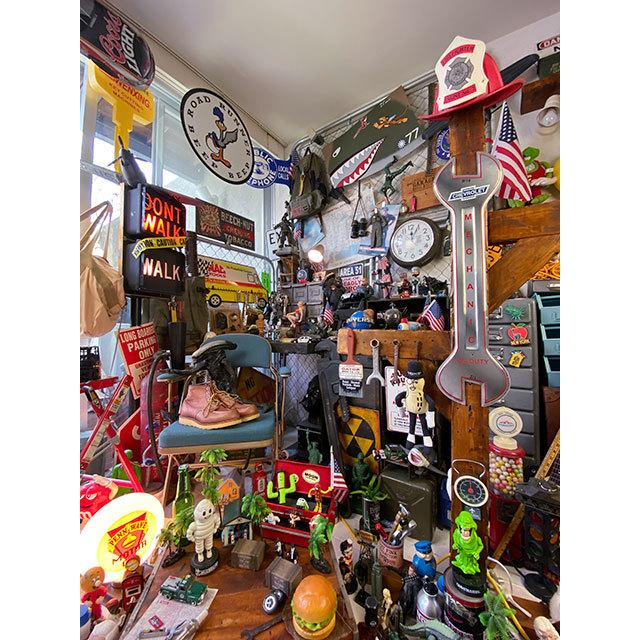 シボレー　巨大スパナレンチ型ブリキ看板　（メカニック整備中）　■　アメリカン雑貨　アメリカ雑貨 |  | 05