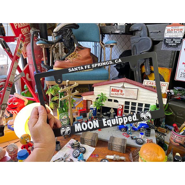 ムーンイクイップド　3Dライセンスフレーム　ホワイトロゴ　（日本のナンプレ用サイズ）　■　アメリカン雑貨　アメリカ雑貨 |  | 05