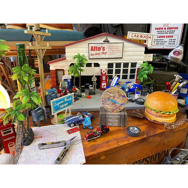 ロードランナー＆コヨーテ　デカンバッジ ■ アメリカン雑貨 アメリカ雑貨 |  | 01