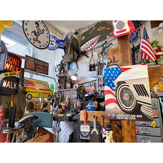 シボレー　コルベットC2　ブリキ看板　（SEPARATES THE MAN FROM TOYS）　■　アメリカン雑貨　アメリカ雑貨 爆買 |  | 02