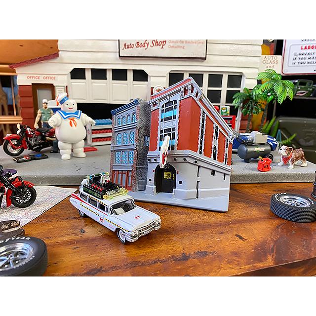 ジョニーライトニング　映画　ゴーストバスターズ2　ECTO-1A　ダイキャストミニカー　（ゴーストバスターズオフィスのジオラマ付き）　■ |  | 12