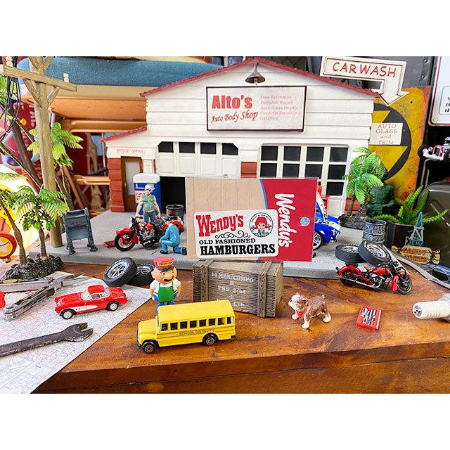 ウェンディーズ　オフィシャルステッカー　Mサイズ　（クラシックロゴ/ホワイト）　■　アメリカン雑貨　アメリカ雑貨 |  | 01