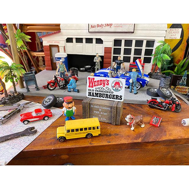 ウェンディーズ　オフィシャルステッカー　Mサイズ　（クラシックロゴ/ホワイト）　■　アメリカン雑貨　アメリカ雑貨 |  | 04