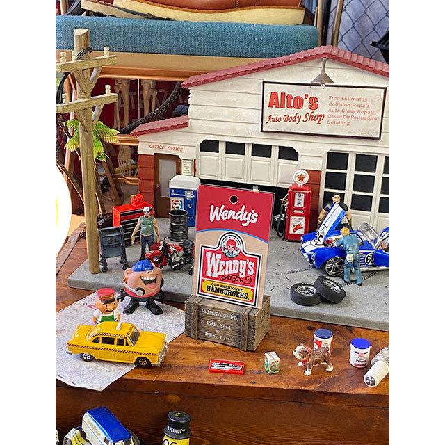 ウェンディーズ　オフィシャルステッカー　Mサイズ　（クラシックロゴ/レッド）　■　アメリカン雑貨　アメリカ雑貨 |  | 02