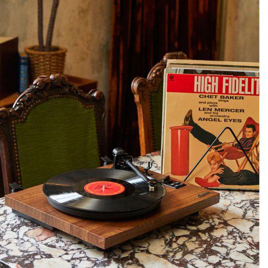 ヘンリー　レコードプレーヤー　ブックシェルフスピーカー　Bluetooth　スピーカー機能搭載　iPhoneを繋げてジュークボックスにもできる！ |  | 02