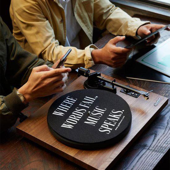 ヘンリー　レコードプレーヤー　ブックシェルフスピーカー　Bluetooth　スピーカー機能搭載　iPhoneを繋げてジュークボックスにもできる！ |  | 03