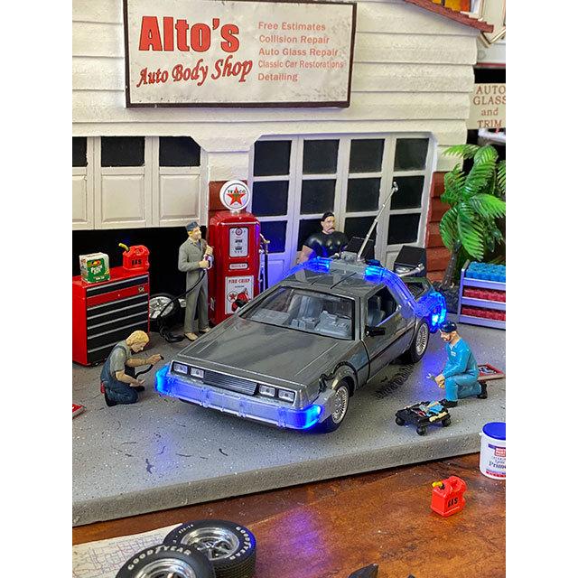 Jada　映画　バック・トゥ・ザ・フューチャー　パート1　光るデロリアン　ダイキャストミニカー　1/24スケール　（LEDライト搭載） |  | 12