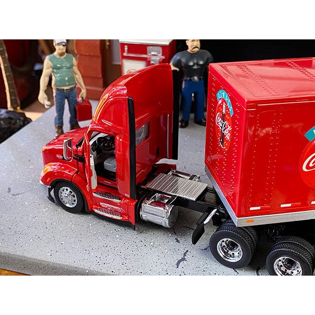 人形　コカコーラ　荷車と少年 Coca Cola（コカコーラ） ピータービルト・モデル579・デイキャブ