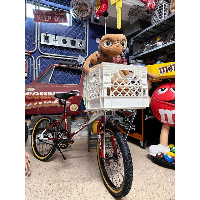 自転車の前カゴ用ステー　映画　E.T.　に登場したBMXみたいなミルククレートを取り付けする専用ステー　※ミルククレートは別売です |  | 11