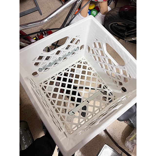 自転車の前カゴ用ステー　映画　E.T.　に登場したBMXみたいなミルククレートを取り付けする専用ステー　※ミルククレートは別売です |  | 13