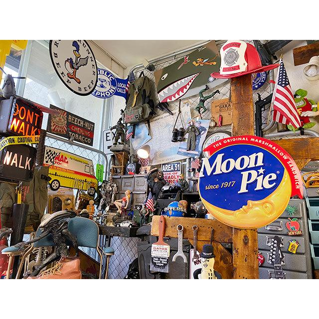 ムーンパイ　エンボスティンサイン　（ロゴマーク）　■ アメリカン雑貨 アメリカ雑貨 |  | 04