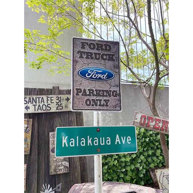 フォードトラック専用駐車場　パーキングサイン　（クラッキング柄）　■　アメリカン雑貨　アメリカ雑貨 爆買 |  | 02