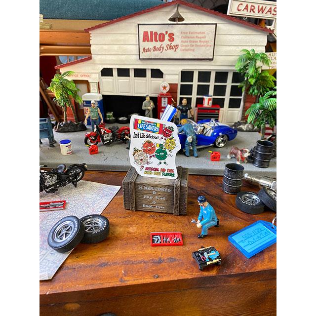 アメリカンカンパニーキャラクターステッカー　（ライフセーバー）　■　アメリカン雑貨　アメリカ雑貨 |  | 01