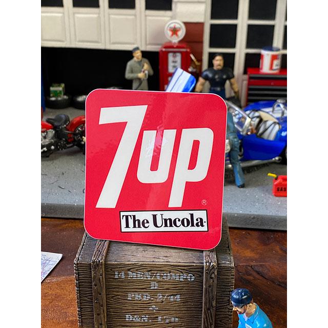 セブンアップ　オフィシャルロゴステッカー　（70年代ロゴ/スクエアレッド）　7UP　■ アメリカン雑貨 アメリカ雑貨 | 