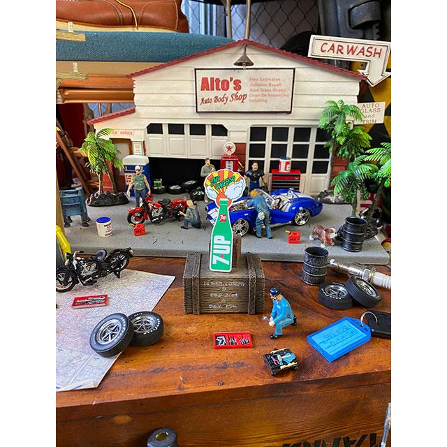 セブンアップ　オフィシャルロゴステッカー　（60年代ロゴ/ボトル）　7UP　■　アメリカン雑貨　アメリカ雑貨 |  | 01