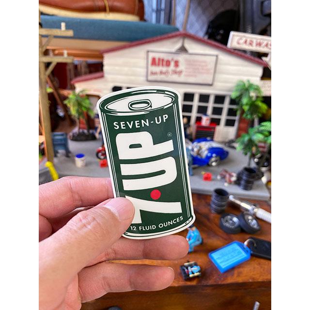 セブンアップ　オフィシャルロゴステッカー　（60年代ロゴ/缶グリーン）　7UP　■ アメリカン雑貨 アメリカ雑貨 |  | 02