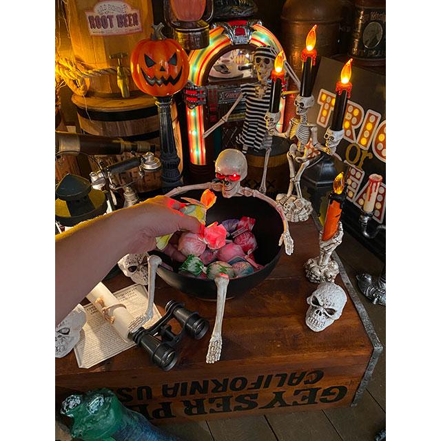 センサーで反応してしゃべる！光る！スケルトンキャンディボウルキーパー ■ パーティー 飾り アメリカ雑貨 爆買 |  | 04